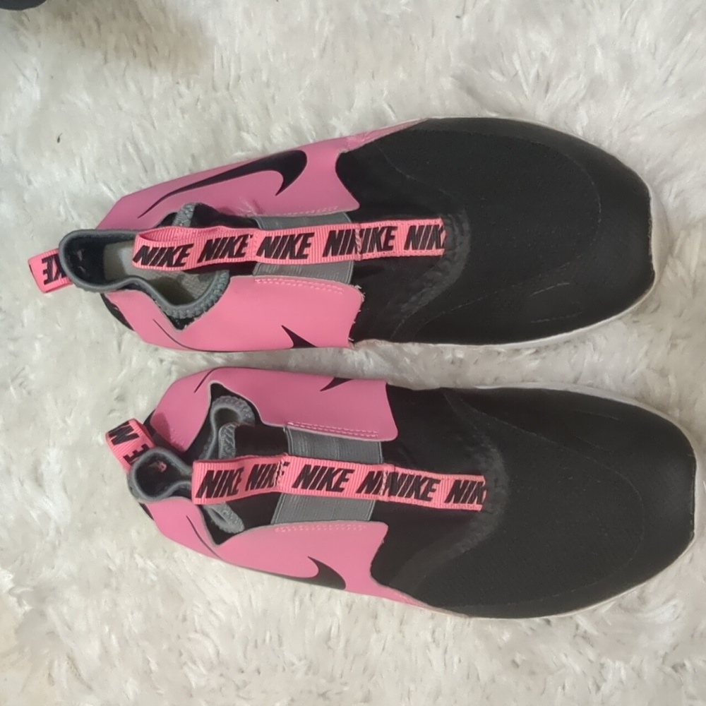Pink & Black Nike Flexrunners Girl's Shoes Size 11
